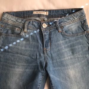 Light wash skinny jeans